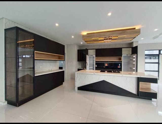 6 BEDROOM HOUSE FOR SALE IN SIX FOUNTAINS RESIDENTIAL ESTATE
